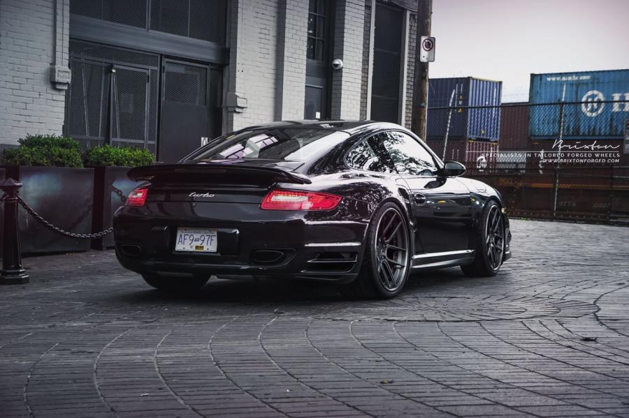  Porsche 911 Turbo by ReinART Design 2015 года  (фото 7 из 17)